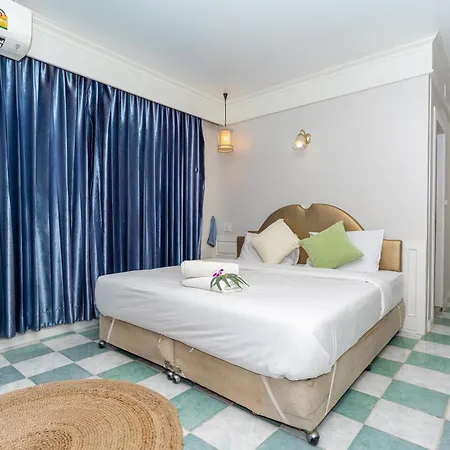 Patong Social Hotel & Restaurant